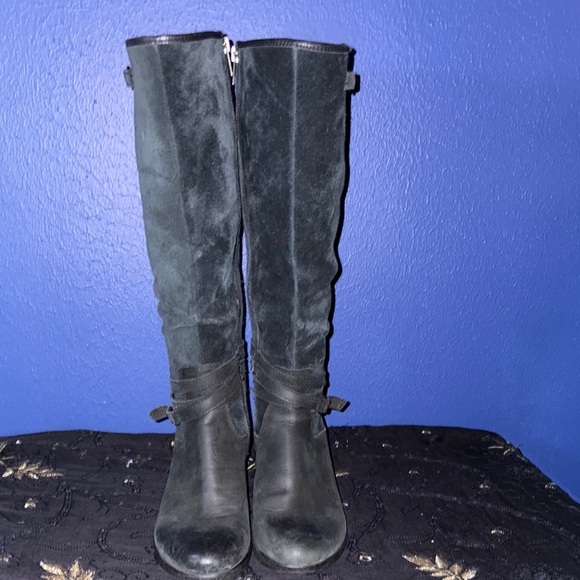 UGG Women's Black Suede Boots - Picture 4 of 10